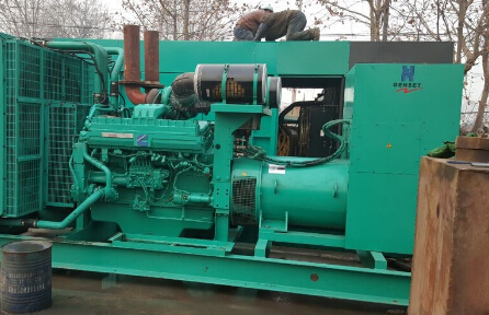 古浪发电机组如何判断水冷式机油散热器内部是否需要清洗？